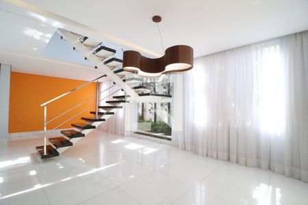 Casa para alugar com 4 quartos, 275m² em Alto Umuarama, Uberlândia