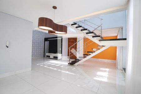 Casa para alugar com 4 quartos, 275m² em Alto Umuarama, Uberlândia