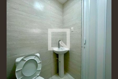 Banheiro de casa para alugar com 1 quarto, 60m² em Camargos, Guarulhos