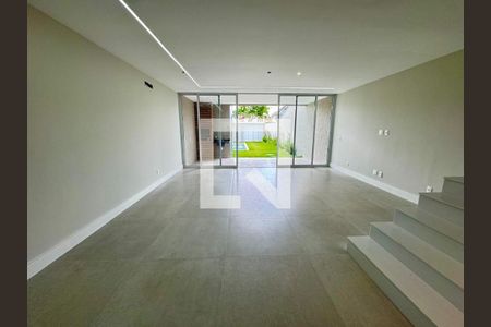 Casa à venda com 3 quartos, 260m² em Barra da Tijuca, Rio de Janeiro