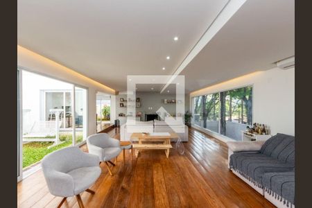 Casa à venda com 4 quartos, 295m² em Jardim Marajoara, São Paulo