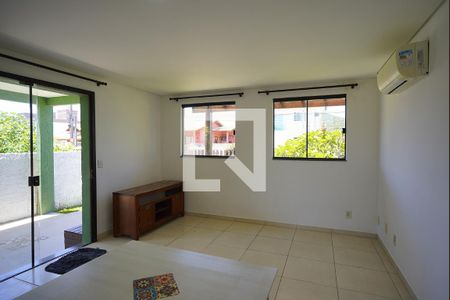 Sala de casa para alugar com 2 quartos, 100m² em Campeche Central, Florianópolis