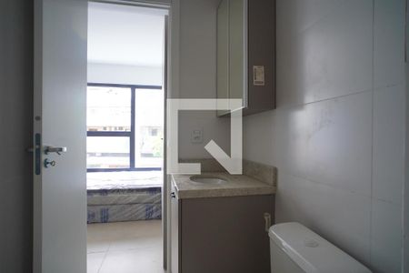 Banheiro de kitnet/studio para alugar com 1 quarto, 23m² em Independência, Porto Alegre