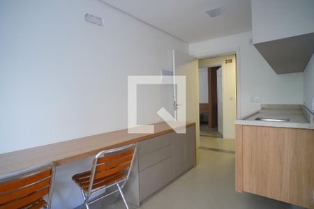 Sala _cozinha  de kitnet/studio para alugar com 1 quarto, 24m² em Independência, Porto Alegre