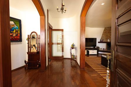 Hall de entrada de casa para alugar com 4 quartos, 900m² em Belvedere, Belo Horizonte