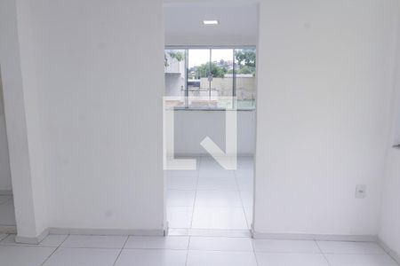 Sala de casa de condomínio para alugar com 3 quartos, 90m² em Senador Vasconcelos, Rio de Janeiro