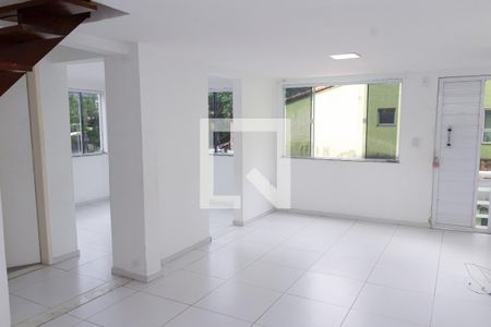 Sala de casa de condomínio para alugar com 3 quartos, 90m² em Senador Vasconcelos, Rio de Janeiro