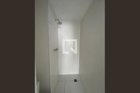 Banheiro de kitnet/studio para alugar com 1 quarto, 21m² em Itaim Bibi, São Paulo