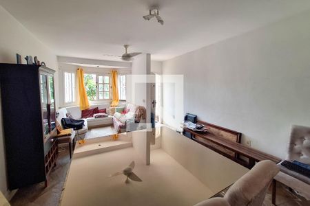 Sala 1 de casa à venda com 3 quartos, 258m² em Piratininga, Niterói