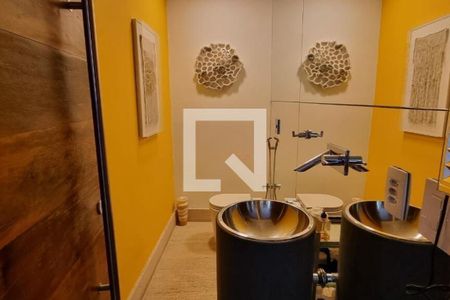 Casa à venda com 3 quartos, 245m² em Vila Nova Conceição, São Paulo