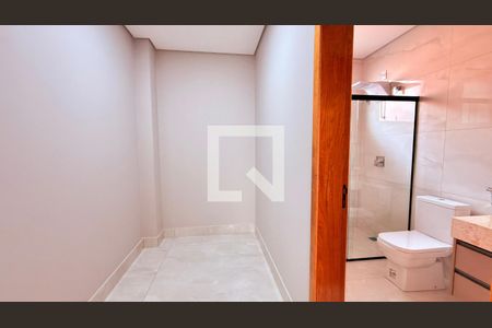Closed de casa à venda com 3 quartos, 572m² em Várzea, Lagoa Santa