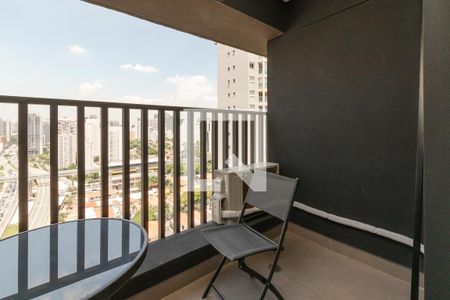 Varanda de kitnet/studio à venda com 1 quarto, 26m² em Brooklin, São Paulo