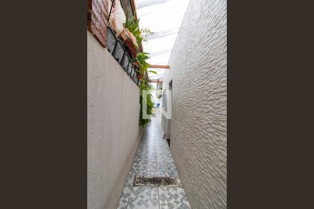 Corredor Lateral de casa à venda com 2 quartos, 190m² em Recanto Bom Jesus, Guarulhos