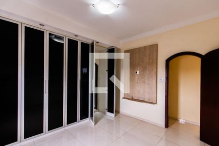 Suite de casa à venda com 5 quartos, 350m² em Vila Ponte Rasa, São Paulo