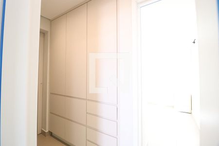 Corredor - Armário de apartamento para alugar com 3 quartos, 85m² em Santa Mônica, Uberlândia