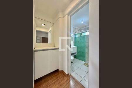 Banheiro de apartamento à venda com 1 quarto, 38m² em Vila Itapura, Campinas