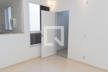 Sala de apartamento para alugar com 2 quartos, 44m² em Cosmos, Rio de Janeiro