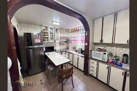 Casa à venda com 4 quartos, 364m² em Cachoeirinha, Belo Horizonte