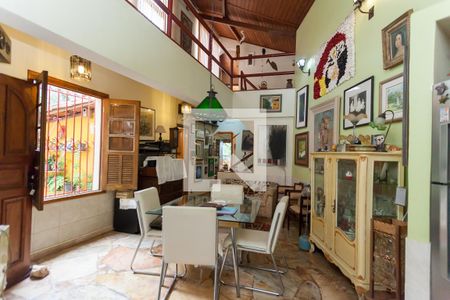 sala  de casa de condomínio à venda com 4 quartos, 400m² em Retiro do Chale, Brumadinho