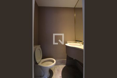 Lavabo de apartamento para alugar com 3 quartos, 143m² em Itaim Bibi, São Paulo