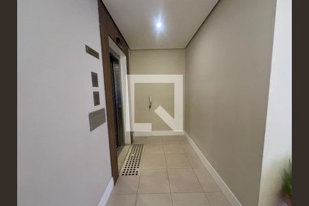 Hall de entrada de apartamento para alugar com 2 quartos, 107m² em Empresarial 18 do Forte, Barueri