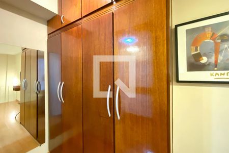 Closet da suíte de kitnet/studio para alugar com 1 quarto, 42m² em Savassi, Belo Horizonte