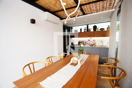 Sala de jantar de apartamento à venda com 2 quartos, 105m² em Vila Madalena, São Paulo