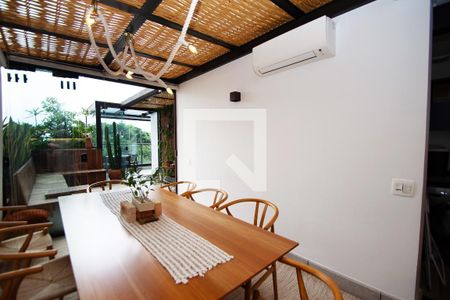 Sala de jantar de apartamento à venda com 2 quartos, 105m² em Vila Madalena, São Paulo