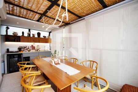 Sala de jantar de apartamento à venda com 2 quartos, 105m² em Vila Madalena, São Paulo