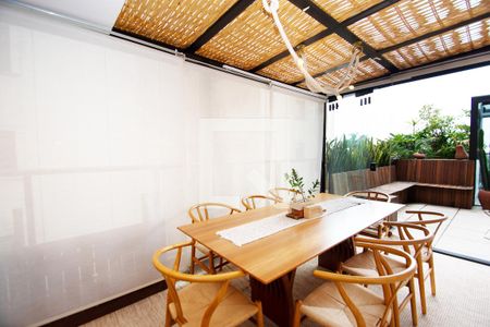 Sala de jantar de apartamento à venda com 2 quartos, 105m² em Vila Madalena, São Paulo