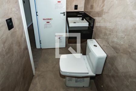 Banheiro social  de casa à venda com 4 quartos, 222m² em Trevo, Belo Horizonte