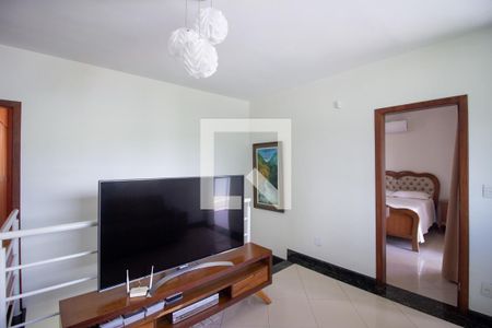Sala de TV de casa à venda com 4 quartos, 365m² em Cabral, Contagem