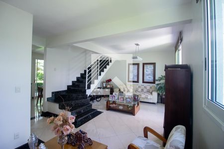 Sala de casa à venda com 4 quartos, 365m² em Cabral, Contagem