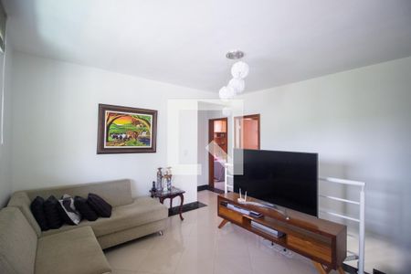 Sala de TV de casa à venda com 4 quartos, 365m² em Cabral, Contagem