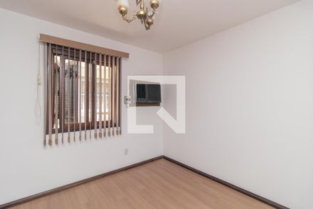 Quarto 2 de casa de condomínio para alugar com 3 quartos, 250m² em Medianeira, Porto Alegre