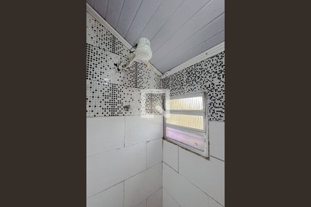 Banheiro de casa para alugar com 1 quarto, 60m² em Vila Invernada, São Paulo