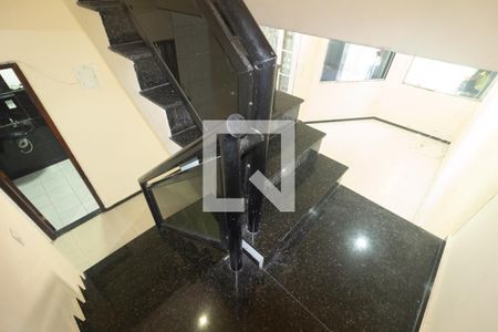 Escada de casa para alugar com 2 quartos, 204m² em Campo Grande, Rio de Janeiro