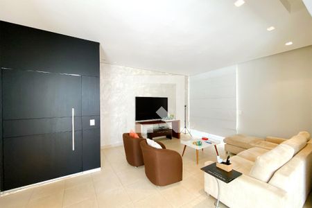 Sala de TV de casa de condomínio à venda com 4 quartos, 512m² em Alphaville Nova Lima, Nova Lima