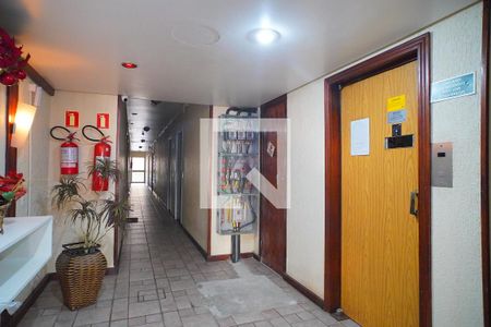 Hall de entrada de apartamento à venda com 2 quartos, 75m² em Floresta, Porto Alegre