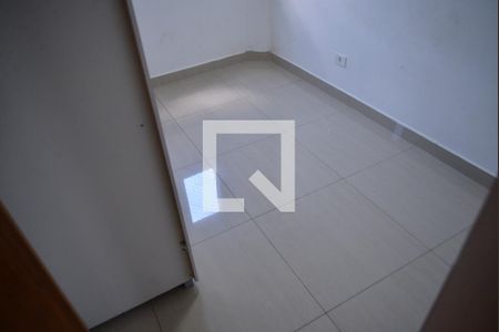 Quarto 1 de apartamento para alugar com 2 quartos, 45m² em Jardim Silvana, Santo André