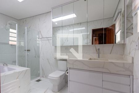 Banheiro do Quarto 1 suíte  de casa para alugar com 4 quartos, 188m² em Vila Adelaide Perella  Ponte Grande, Guarulhos