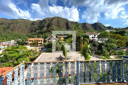 Vista de casa à venda com 5 quartos, 500m² em Mangabeiras, Belo Horizonte