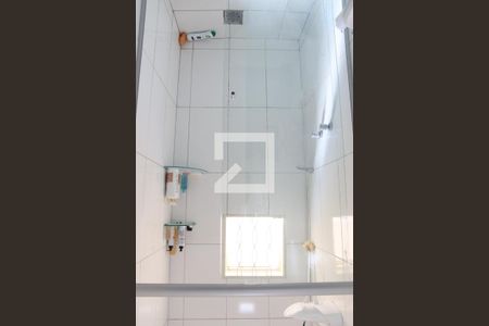 Banheiro da Suíte 1 de casa para alugar com 3 quartos, 180m² em Condominio Santa Rita, Goiânia