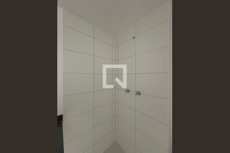 Banheiro  de kitnet/studio para alugar com 0 quarto, 24m² em Vila Cordeiro, São Paulo