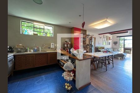 Casa à venda com 3 quartos, 190m² em Vila Ipojuca, São Paulo