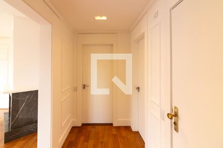 Corredor de apartamento para alugar com 3 quartos, 190m² em Moema, São Paulo