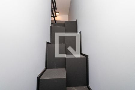 Acesso ao Mezzanino de kitnet/studio para alugar com 1 quarto, 29m² em Perdizes, São Paulo