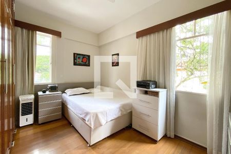 Quarto 1 de apartamento para alugar com 2 quartos, 75m² em Lourdes , Belo Horizonte