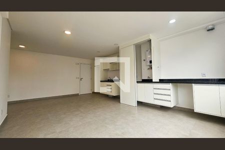 Sala, Cozinha e área de serviço de apartamento para alugar com 2 quartos, 62m² em Vila Azevedo, São Paulo