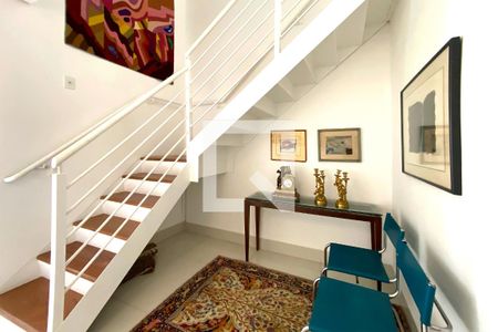 Hall de entrada de apartamento para alugar com 3 quartos, 280m² em Funcionários, Belo Horizonte